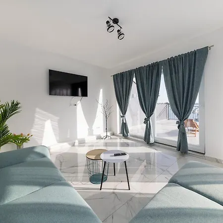 Penthouse Laurus * بيتريتْشاني
