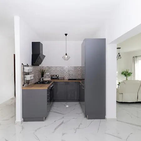 Penthouse Laurus Petrcane