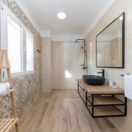 Penthouse Laurus Petrcane
