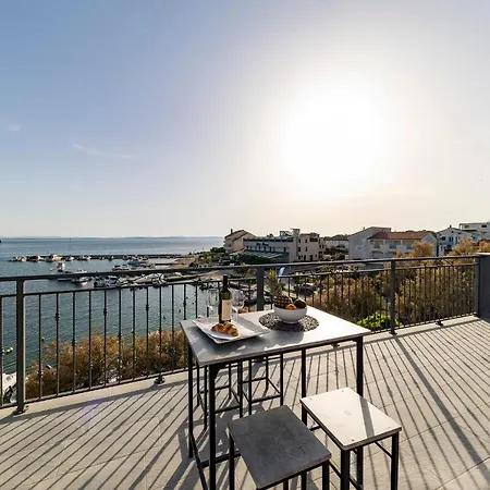 Penthouse Laurus شقة *