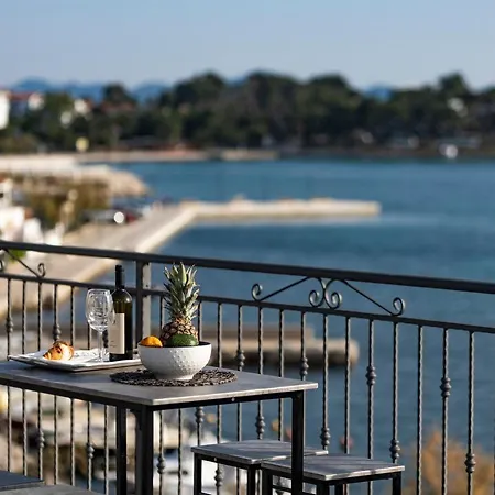 Penthouse Laurus