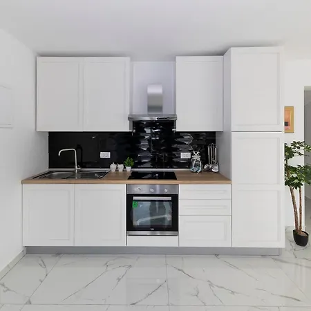 Penthouse Laurus Petrcane
