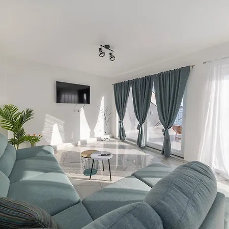 Penthouse Laurus شقة *