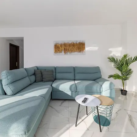 Penthouse Laurus